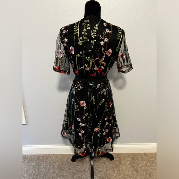 Women's Black Round Neck Floral Embroidered Mesh Short Sleeve Dress Size Small - Picture 6 of 6